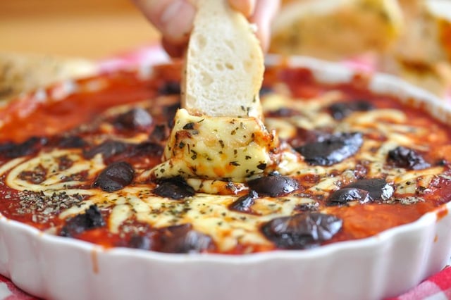 Easy Crock-Pot Pizza Dip Recipe