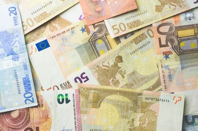 How do I Cash a Check in Euros at a U.S.Bank?